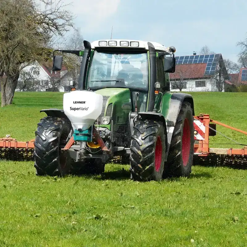 LEHNER 12 Volt-Streuer für Zwischenfrüchte und Grassaaten